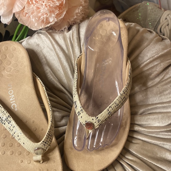 🎀 Vionic Dillon Women’s Size 10 Snake Print Comfort Sandals - Picture 1 of 6